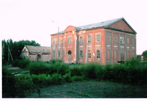 Лесной Карамыш (ныне Каменский). Здание бывшего центрального училища.
