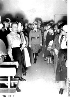 Рейхскомиссар по укреплению немецкой народности Г.Гиммлер встречается с жителями Гальбштадта (Молочанска). Октябрь 1942 г.